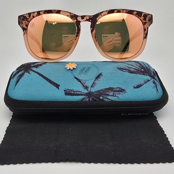 *SOLD* Blenders Heart Rush Tortoise Peach Frame Polarized Champagne Sunglasses - Picture 1 of 16